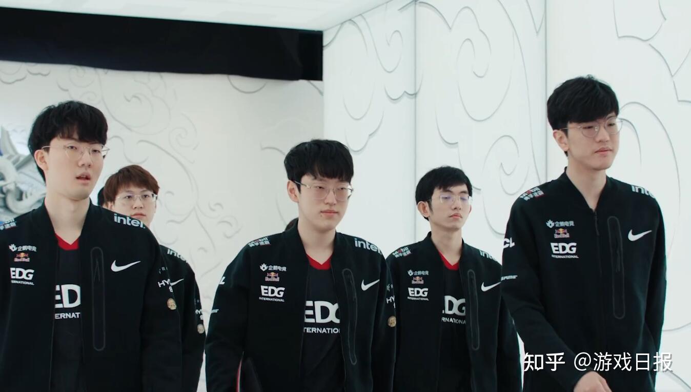 新的姿态迎 新的姿态迎