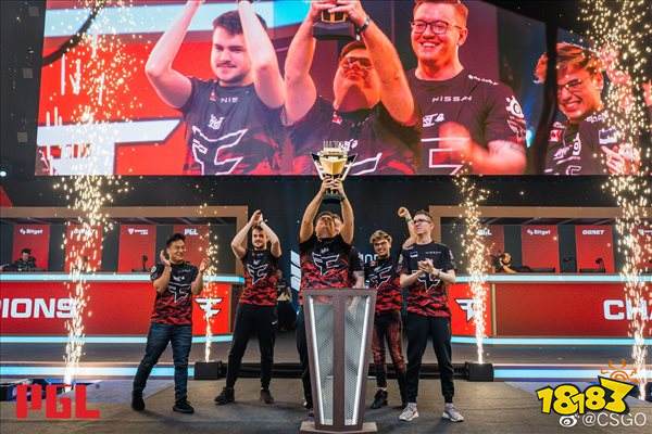 离任背后的 离任背后的