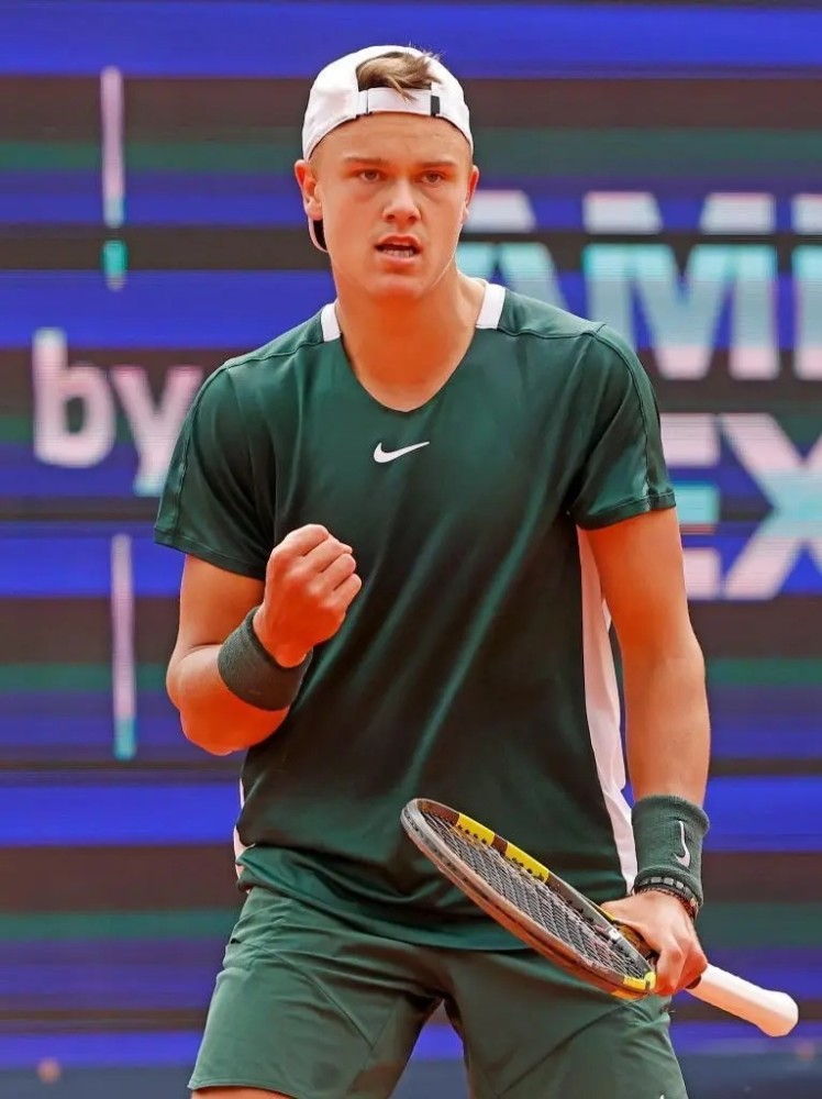 凭借球员出 凭借球员出